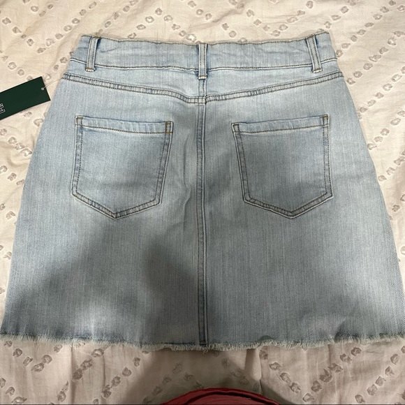 NWT Wild Fable High Rise Distressed Frayed Hem Denim Mini Skirt Size 8 - Picture 7 of 9